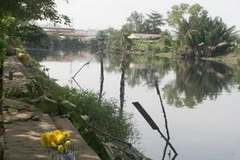 Khu vực bên bờ kênh Tàu Hũ được xác định là nơi ba cháu sa chân chết đuối. (Nguồn: Báo Người lao động)