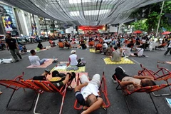 Những người "áo đỏ" tại nơi hạ trại biểu tình ở thủ đô Bangkok ngày 17/5. (Nguồn: AFP/TTXVN)