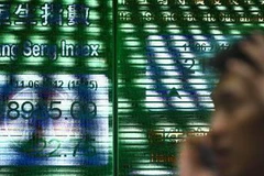 Giá cổ phiếu được niêm yết tại thị trường chứng khoán Hong Kong, Trung Quốc. Ảnh minh họa. (Nguồn: AFP/TTXVN)