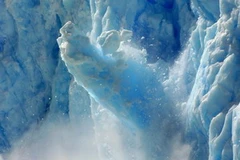 Một khối băng từ sông băng San Rafael thuộc Dải Băng Northern Patagonian tại Chile bị vỡ năm 2007. (Nguồn: AFP/TTXVN) 