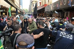 Đụng độ giữa người biểu tình và cảnh sát tại Sydney. (Nguồn: Phân xã Sydney)