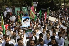 Sinh viên Iran tụ tập bên ngoài Đại sứ quán Anh tại Tehran. (Nguồn: presstv.ir) 