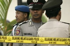 Cảnh sát Indonesia có mặt tại hiện trường sau khi xảy ra vụ nã súng. (Nguồn: Reuters)