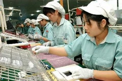 Sản xuất sản phẩm điện tử ở nhà máy Panasonic tại khu công nghiệp Thăng Long, Hà Nội. (Ảnh: Trần Việt/TTXVN)