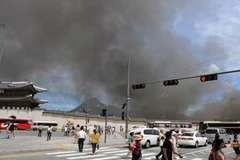 Khói mù mịt tại khu vực xảy ra đám cháy ở Bảo tàng Nghệ thuật. (Nguồn: AFP) 