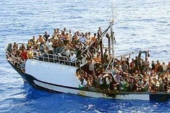 Thuyền chở người nhập cư bất hợp pháp từ Bắc Phi. (Nguồn: Internet)