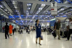 Chính phủ Thái yêu cầu phe "Áo đỏ" không được chặn dân chúng và du khách ra vào sân bay Suvarnabhumi. (Ảnh: Internet)