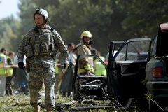 Binh sỹ Mỹ tại hiện trường một vụ đánh bom ở Afghanistan. (Nguồn: AFP/TTXVN) 