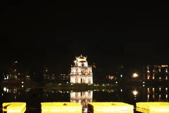 Biểu tượng 1000 năm Thăng Long được kết bằng hoa cúc. (Ảnh minh họa: Phương Hoa/TTXVN) 