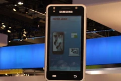 Điện thoại di động thông minh Galaxy S mới của Samsung. (Nguồn: YONHAP/TTXVN) 