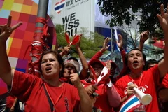 Người biểu tình "áo đỏ " tập trung tại giao lộ Ratchaprasong ở Bangkok hồi tháng Chín. (Nguồn: THX/TTXVN)
