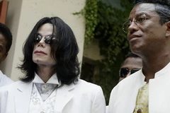 Michael Jackson và người anh trai Jermaine Jackson. (Nguồn: Internet)
