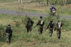 Binh sỹ Paraguay tuần tra gần sở cảnh sát - nơi bị EPP tấn công hồi tháng trước. (Nguồn: Reuters) 
