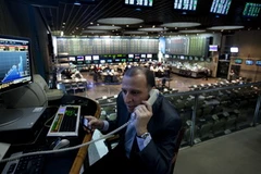 Các nhà đầu tư thất vọng trước sắc đỏ tràn ngập thị trường. Ảnh minh họa. (Nguồn: THX/TTXVN)