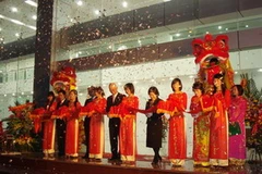 Lễ cắt băng khánh thành tại Lễ khai trương Toyota Quảng Ninh. (Ảnh: Văn Xuyên/Vietnam+)