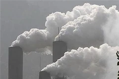 Khói thải từ một nhà máy sản xuất ximăng tại tỉnh Hồ Bắc, Trung Quốc. Ảnh minh họa. (Nguồn: Reuters)