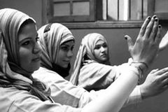 Các nữ vệ sĩ trong một buổi tập võ thuật. (Ảnh: Báo Tin Tức)