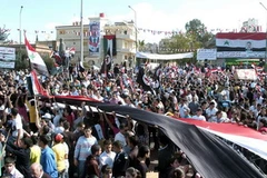 Những người ủng hộ Tổng thống Bashar al-Assad ở Sweida, phía nam thủ đô Damascus hồi tháng Mười. (Nguồn: AFP/TTXVN)