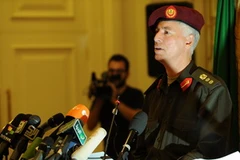 Phát ngôn viên lực lượng vũ trang Libya Milad Fokehi tuyên bố lệnh ngừng bắn mới trong chiến dịch chống lực lượng nổi dậy nước này. (Nguồn: AFP/TTXVN)