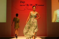Người mẫu trình diễn tại Đẹp Fashion Runway. (Nguồn: Hạnh Long/Vietnam+)