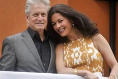 Nam tài tử Michael Douglas và vợ Catherine Zeta-Jones . (Nguồn: AP)