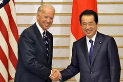 Thủ tướng Nhật Bản Naoto Kan tiếp đón Phó Tổng thống Mỹ Joe Biden tại Tokyo. (Nguồn: AFP/ TTXVN)