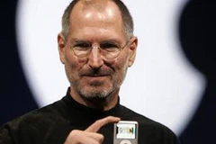 Steve Jobs và sản phẩm iPod của Apple. (Nguồn: The Hindu)