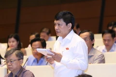 Thống đốc Ngân hàng Nhà nước Việt Nam Lê Minh Hưng giải trình ý kiến của đại biểu Quốc hội. (Ảnh: Doãn Tấn/TTXVN)