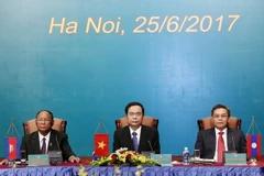 Đoàn Chủ tịch ba nước Campuchia-Lào-Việt Nam chủ trì hội nghị. (Ảnh: Văn Điệp/TTXVN)