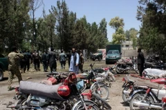 Hiện trường vụ nổ bom xe ở Lashkar Gah. (Nguồn: THX/TTXVN)