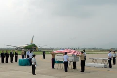 Một lễ hồi hương hài cốt quân nhân Hoa Kỳ mất tích trong chiến tranh ở Việt Nam. (Ảnh: Doãn Tấn/TTXVN)