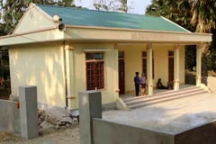 Nhà sinh hoạt cộng đồng bản Bua Lầu, xã Châu Tiến, huyện Quỳ Châu (Nghệ An) được xây dựng từ nguồn vốn chương trình 135 giai đoạn 3. (Ảnh: Thanh Tùng/TTXVN)
