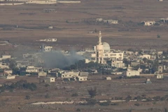 Khu vực làng El hmidaiah, phía Bắc thành phố Quneitra được nhìn từ khu vực biên giới Israel ở Cao nguyên Golan. (Nguồn: EPA/TTXVN)