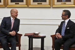 Bộ trưởng Ngoại giao Anh William Hague hội đàm với người đồng cấp nước chủ nhà Marty Natalegawa. (Nguồn: AP)