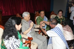 Tổng Bí thư và Phu nhân đi thăm và chúc Tết của Lào