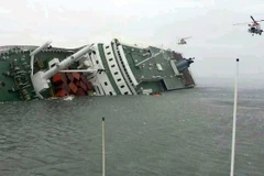 Chìm phà ở Hàn Quốc: 3 người chết, còn 292 người mất tích