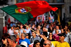 Quốc hội Bồ Đào Nha thông qua luật cắt giảm lương khu vực công