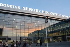 Ukraine dừng bay tới Donetsk, đường sắt phía Đông gián đoạn 