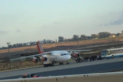 [Photo] Công nhân Việt Nam ở Libya sơ tán về nước