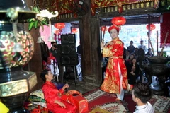 Hàng trăm thanh đồng, đào quan tụ hội chầu văn 2014