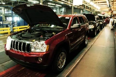 Chrysler báo lỗi hàng trăm nghìn xe đa dụng do lỗi kỹ thuật