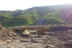 Lũ quét, sạt lở đất khiến Quốc lộ 12 qua Lai Châu bị '"cắt đôi"