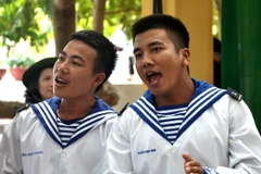 Chiến sĩ Trường Sa "truyền lửa" cho đất liền bằng khúc tráng ca