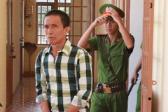 Chủ xưởng gỗ ngược đãi công nhân như “nô lệ” lĩnh 25 tháng tù