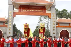 Gần 20.000 lượt khách thăm khu tưởng niệm Bác Hồ ở Cà Mau