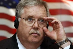 Tân Đại sứ Mỹ tại Nga John Tefft đến Moskva nhận nhiệm vụ