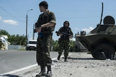 Quân đội Ukraine đụng độ quân ly khai gần biên giới Nga