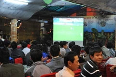 Người hâm mộ Cần Thơ cháy hết mình cùng trái bóng Brazuca