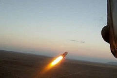 Tên lửa chống tăng tầm xa có tên Mizrak-U được bắn từ máy bay trực thăng. (Nguồn: c4defence.com)