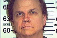 Kẻ sát hại huyền thoại John Lennon lại bị bác đơn ân xá